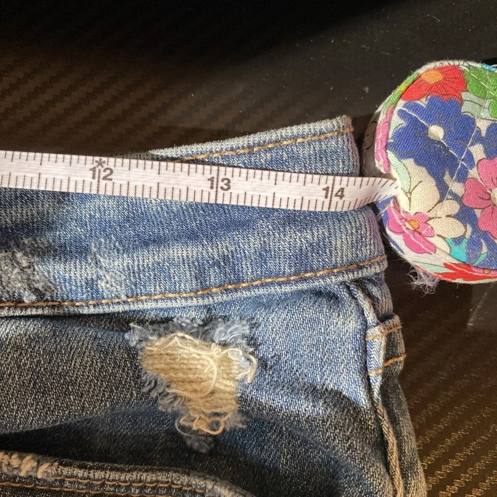 Blank NYC Jean Shorts Womens 26 The Fulton Distressed Cuffed Stretch Denim‎